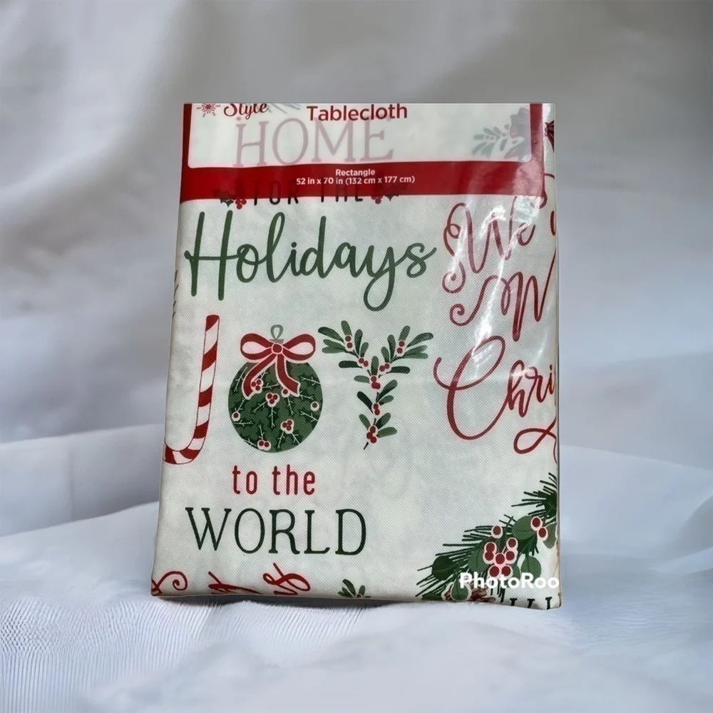 Wreath Christmas Holiday Table Cloth NWT Rectangle 52x70 White Green